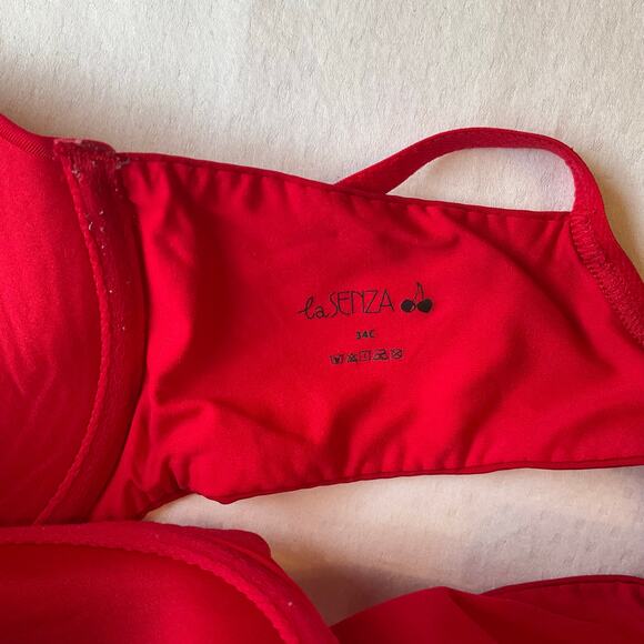 La Senza Women Sexy Wired Back Closure Bra size 34C, Red, w Rhinestones - Picture 3 of 7